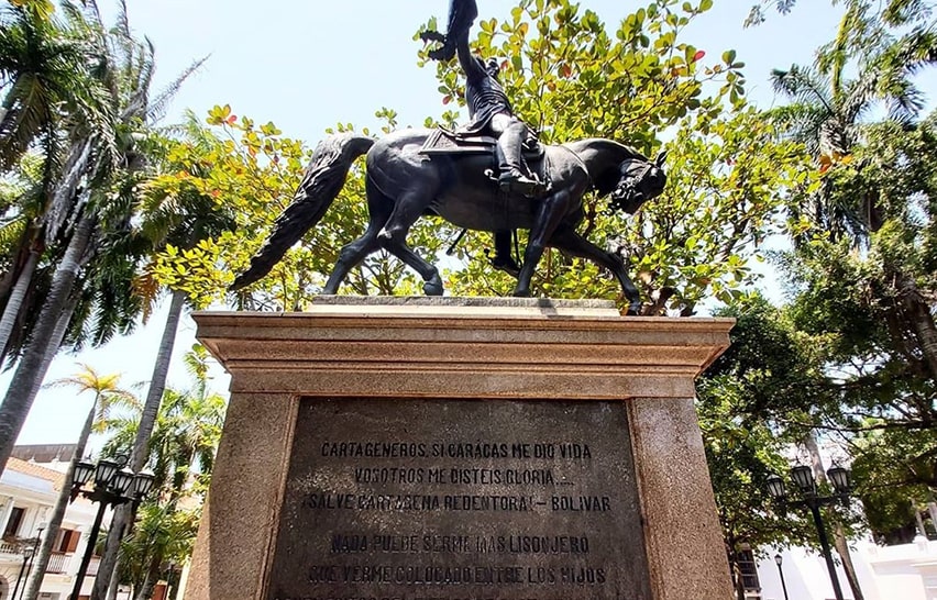 sitios turísticos en Cartagena, parque simón Bolívar Cartagena, parques de Cartagena, fuentes en Cartagena, estatua simón bolívar cartagena, Cartagena de indias
