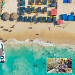 playa tranquila en lancha